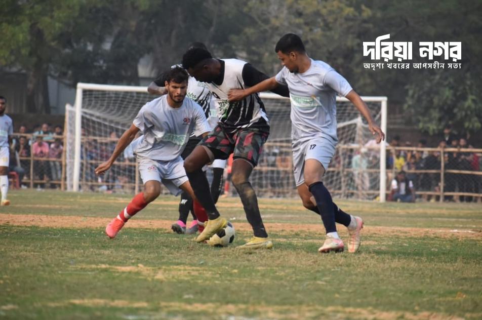 In Pekua, Lohagara XI in the quarter-finals of the Arafat Rahman Koko Memorial Gold Cup Football Tournament.