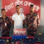 রামুতে ৪০ হাজার ইয়াবাসহ ভুয়া নৌসদস্য আটক