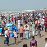 শীতের শুরুতে পর্যটকে মুখর কক্সবাজার সমুদ্রসৈকত