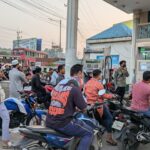 কক্সবাজারে জ্বালানি তেলের জন্য ফিলিং স্টেশনে যানবাহনের দীর্ঘ লাইন