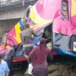 টেকনাফে নিয়ন্ত্রণ হারিয়ে খাদে বাস; আহত অন্তত ১০