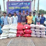 সেন্টমার্টিনের ছেড়াদ্বীপ এলাকার সমুদ্র থেকে ইউরিয়া সার ও নিত্যপণ্যসহ আয়ক দশ